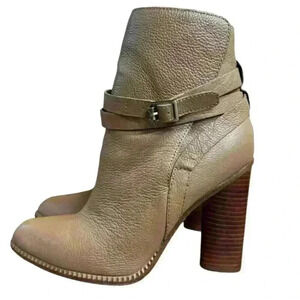 Cynthia Vincent Women's tan Leather Stacked Heel Hue Bootie Size 7